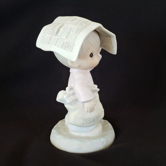 Vtg 1988 Precious Moments “Sending You Showers of Blessings” Porcelain Figurine - Picture 6 of 8